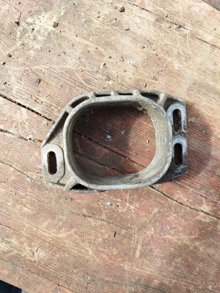 Купить Audi оригинальный номер 8d0199335m