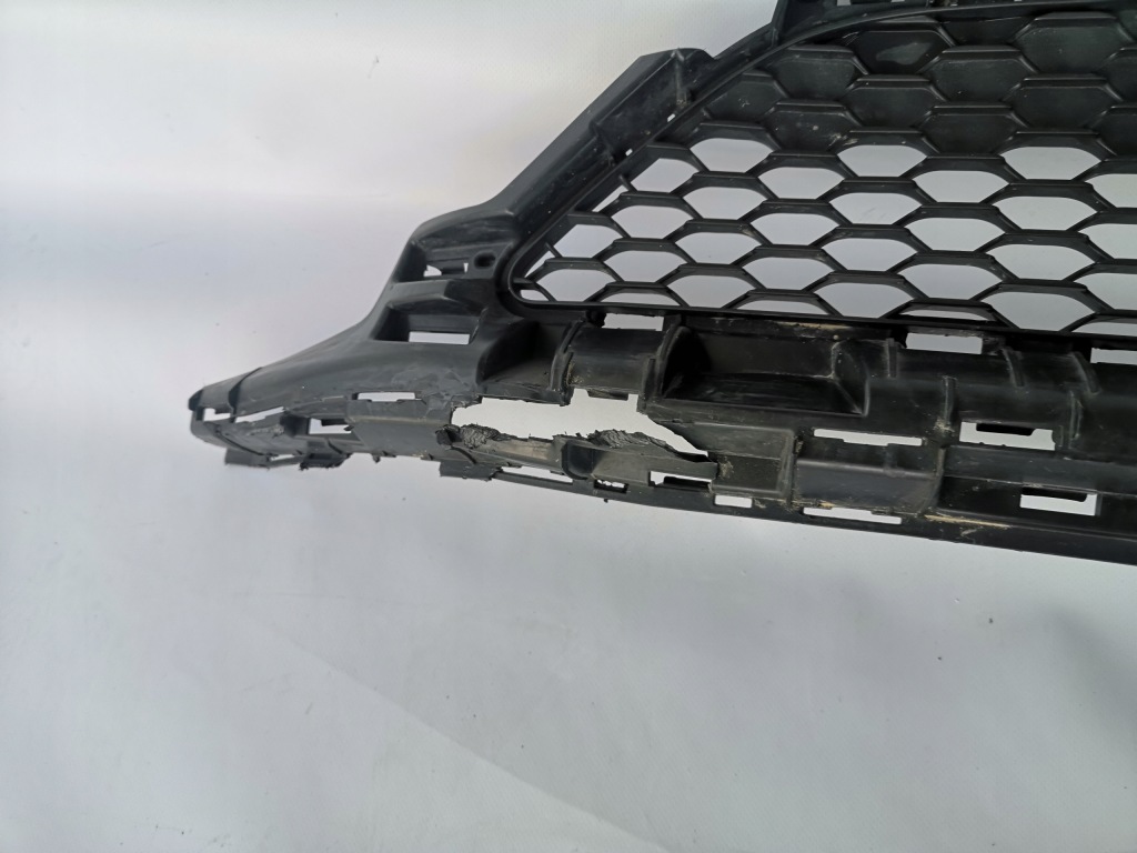 Mercedes c-klasa w205 amg - решётка бампера в Украине