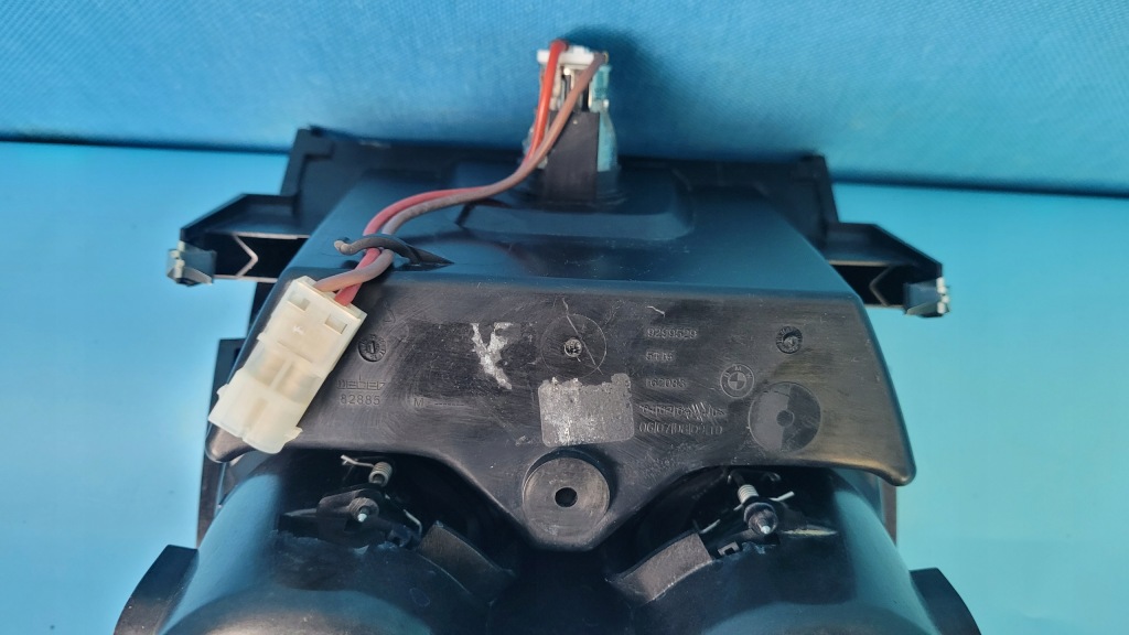 Купить Bmw f48 x1 16r кронштейн бардачок do напитков 9299529