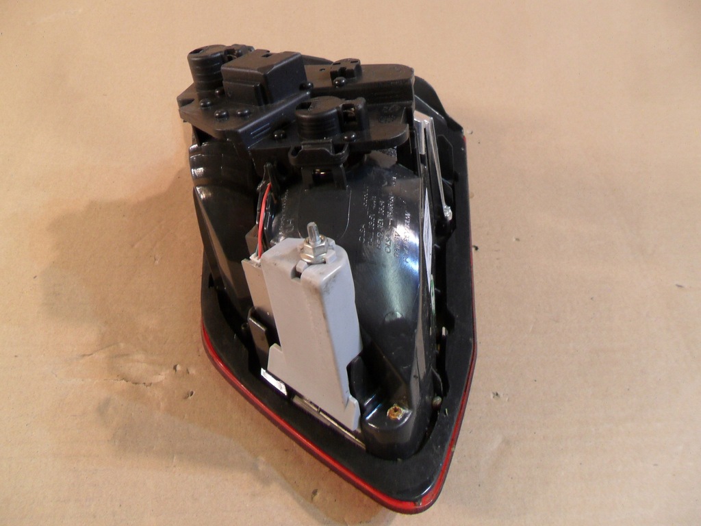 фото №16, Bmw 2 f45 лампа задняя левая w крышка 7311041-10