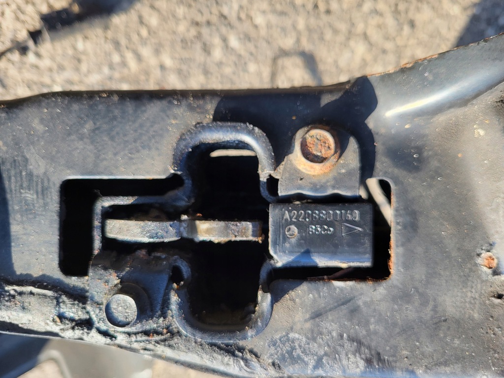 фото №8, Pas передній верхній замок капот троси підсилювач передній mercedes s w220 оригінальний номер