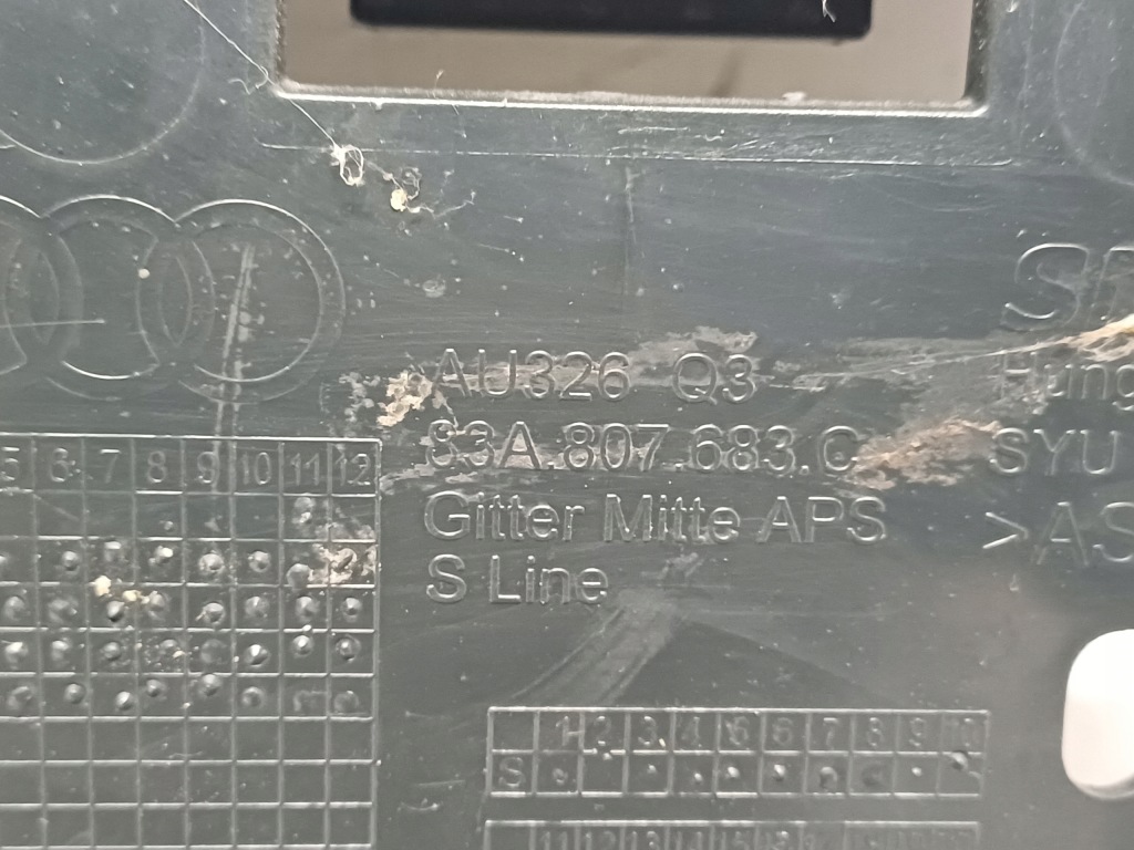 Audi q3 s-line 18- решітка бампера перед 83a807683c Ціна