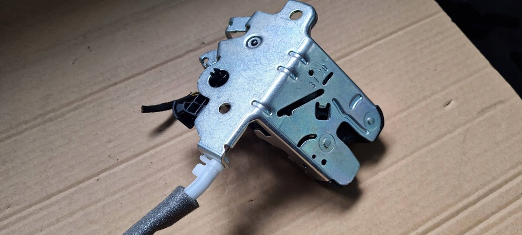 фото №11, Rs5 8w lift s5 a5 замок кришки багажника доводчик sportback 4m0827506d