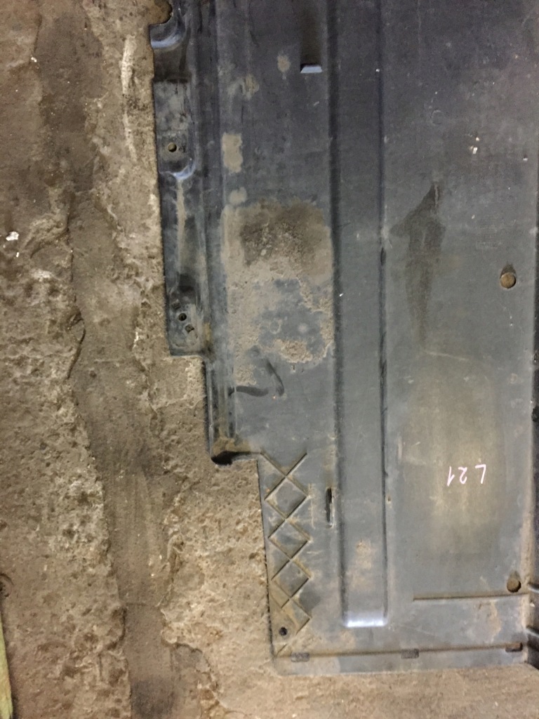 Audi a4 b8 a5 накладка плита пол подвеска левая с Разборки