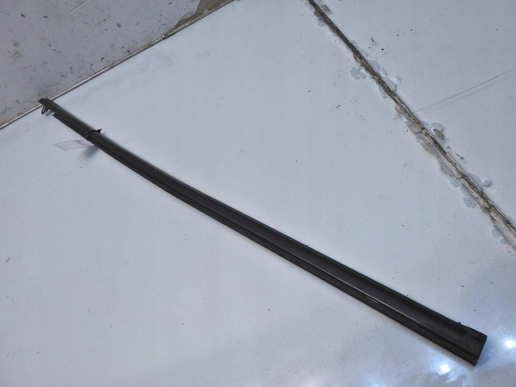 фото №7, Молдинг уплотнитель правый перед subaru forester iii