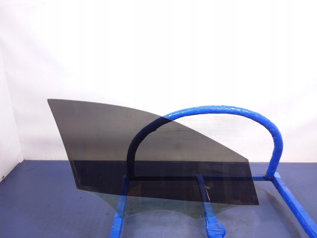 фото №3, Mercedes a w176 стекло дверь перед левая