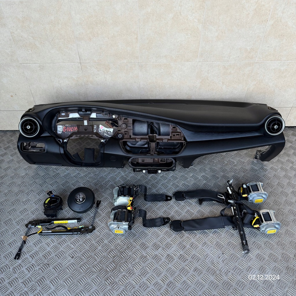 фото №1, Панель приладів комплектна подушка безпеки консоль ремені панель приладів alfa romeo giulia 2016 rok