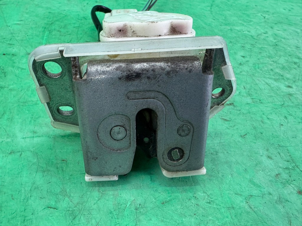 фото №8, Замок задний крышки багажника b6765 suzuki swift iv mk6 05-10 europa