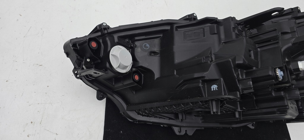 фото №8, Toyota bz4x лампа передня права перед led