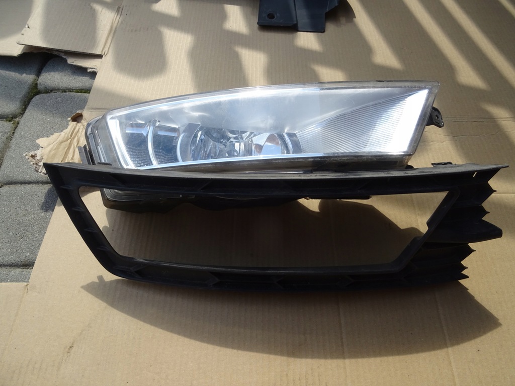 фото №1, Skoda rapid протитуманна фара правий + захист 5ja941700b