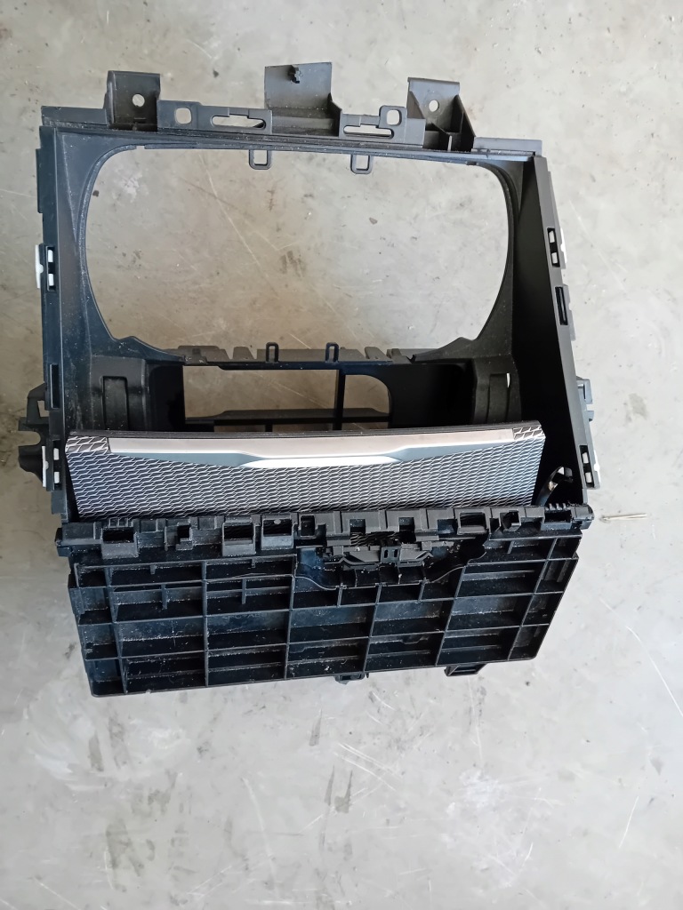 фото №1, Бардачок рамка тунель середнього 6806796 bmw g20 g21