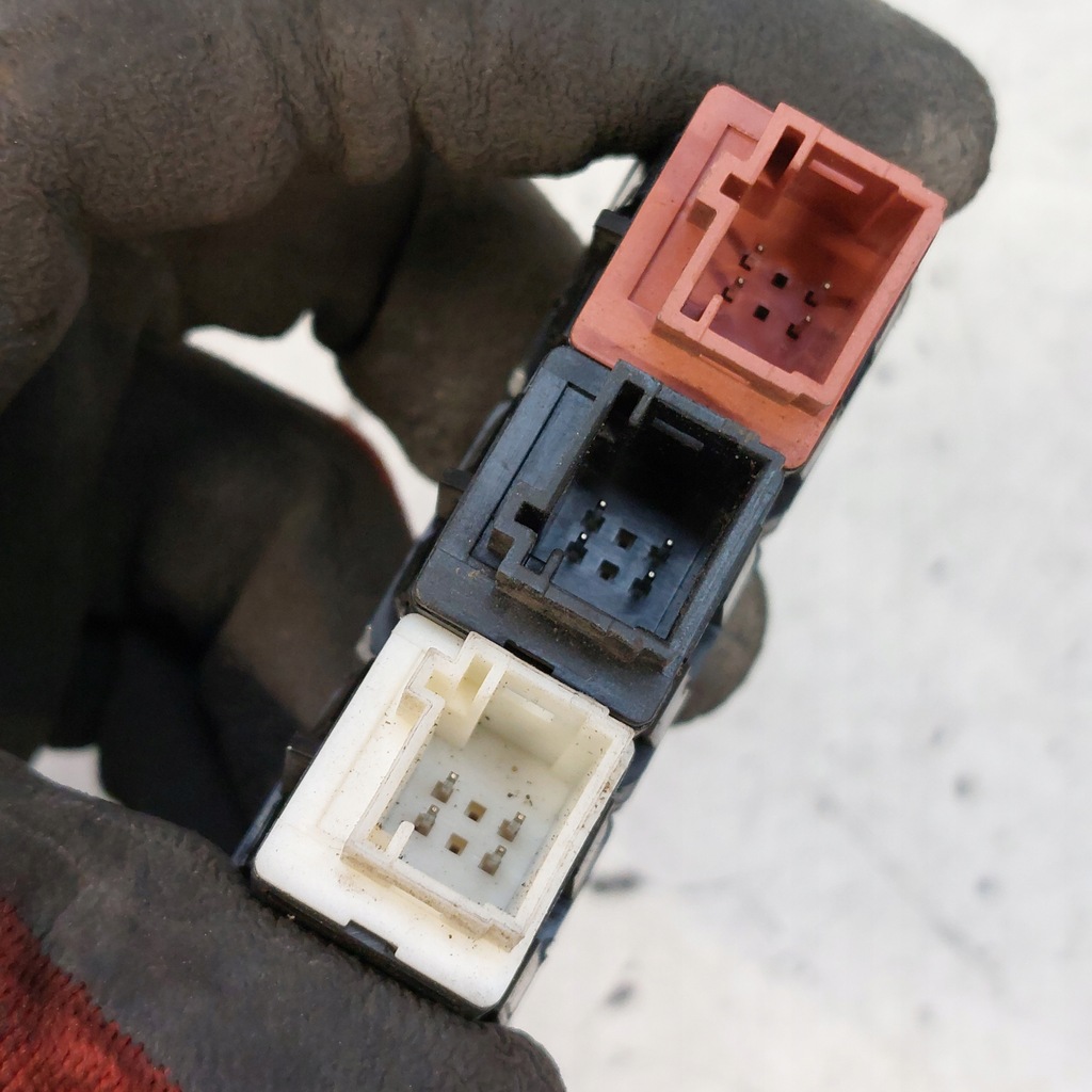 фото №12, Citroen c4 picasso выключатель поперечина движения + выключатель pdc + крышка топлива