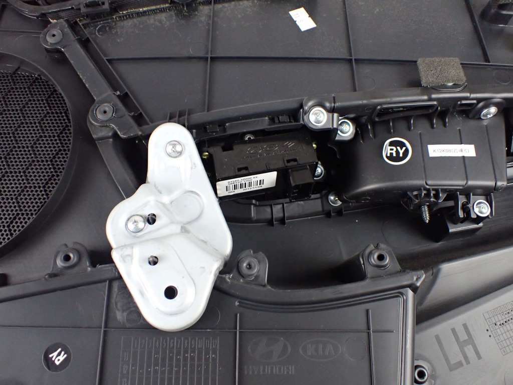 фото №6, Обивка дверь левый задняя hyundai i40 kombi 83370-3z000