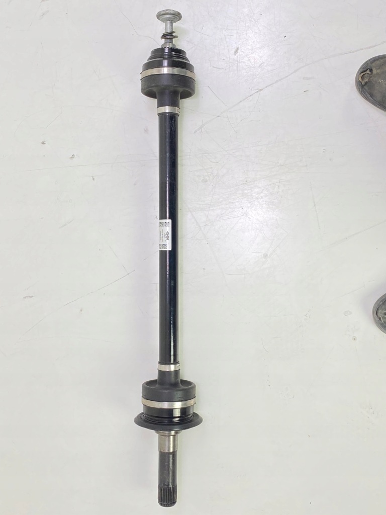 фото №1, Привідний вал права задня задня bmw g14 850i 8689578