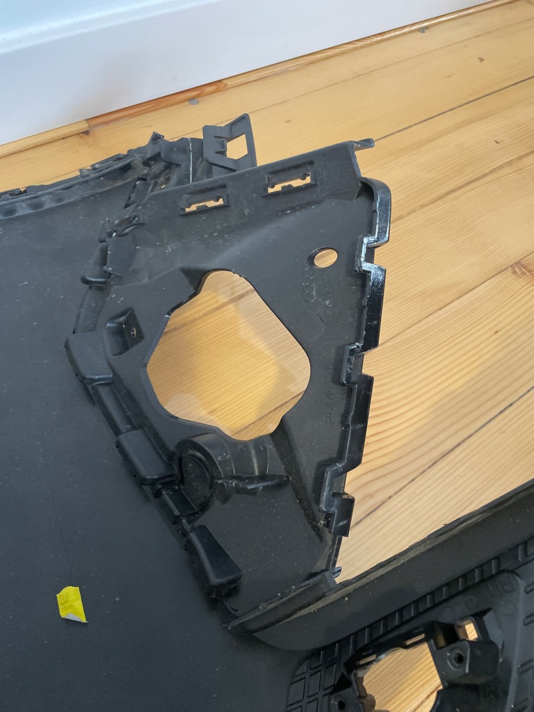 фото №6, Audi q4 e-tron правый уголок бампера перед 89a807438