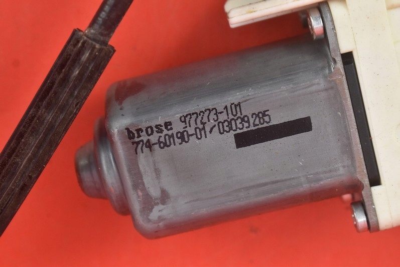 фото №16, Підйомник скло лівий задня 4l0839461 audi q7 4l 05-09