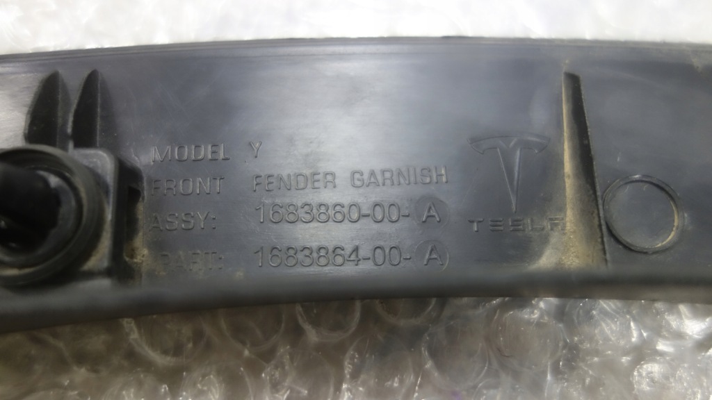 Молдинг крыла правый перед tesla y Цена