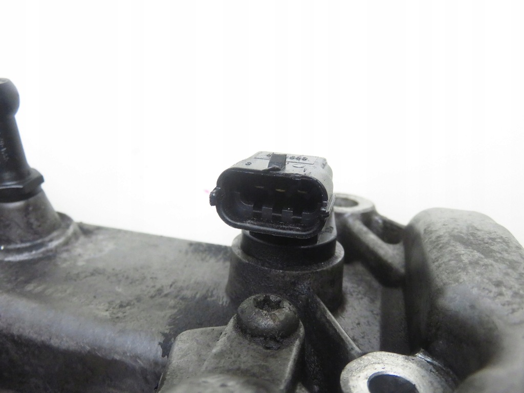 фото №6, Крышка клапанов volvo s60 i 384 2.4 d5 8677953