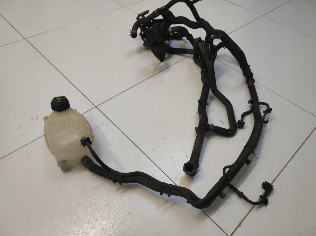 фото №6, Патрубок дроти води помпа бачок renault clio v 5 1.5 blue dci