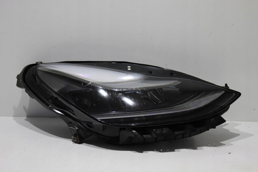 Купити Tesla model 3 full led праві фара перед правий ідеальний стан