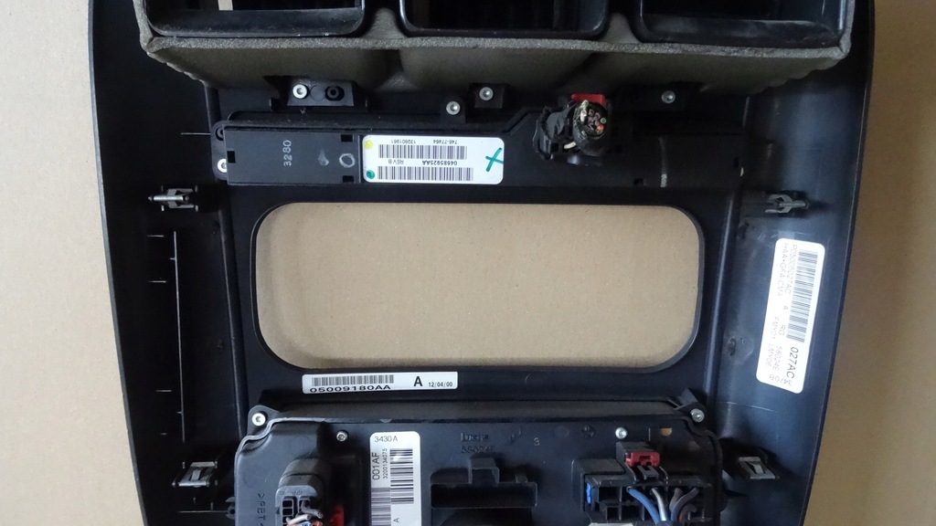 фото №8, Voyager iv 4 панель середній панель решітка обдув 05009180aa