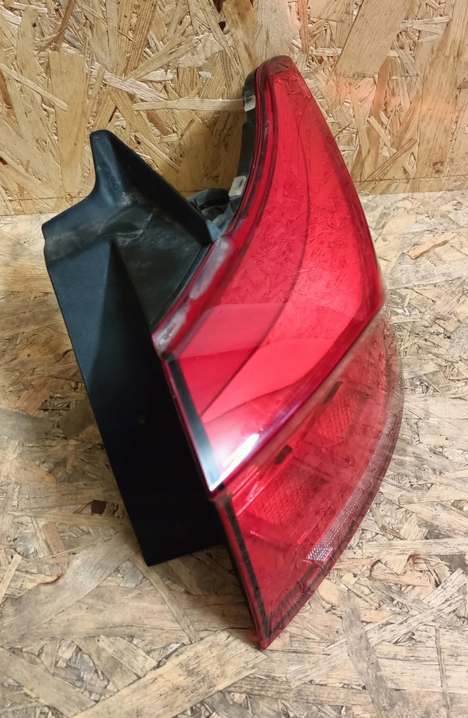 фото №2, Vw t-roc лампа задняя задняя правая led