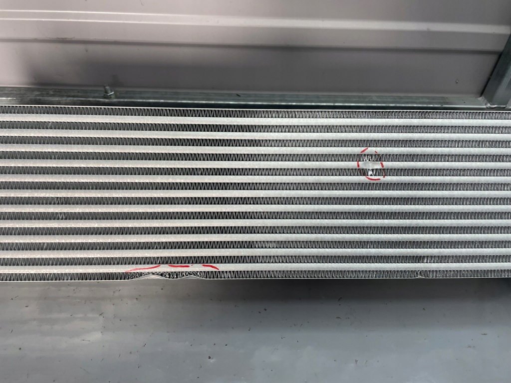 Радіатор інтеркулер bmw f48 f39 f40 f45 f46 mini f55 f56 f57 f60 7617598 Зі Шроту