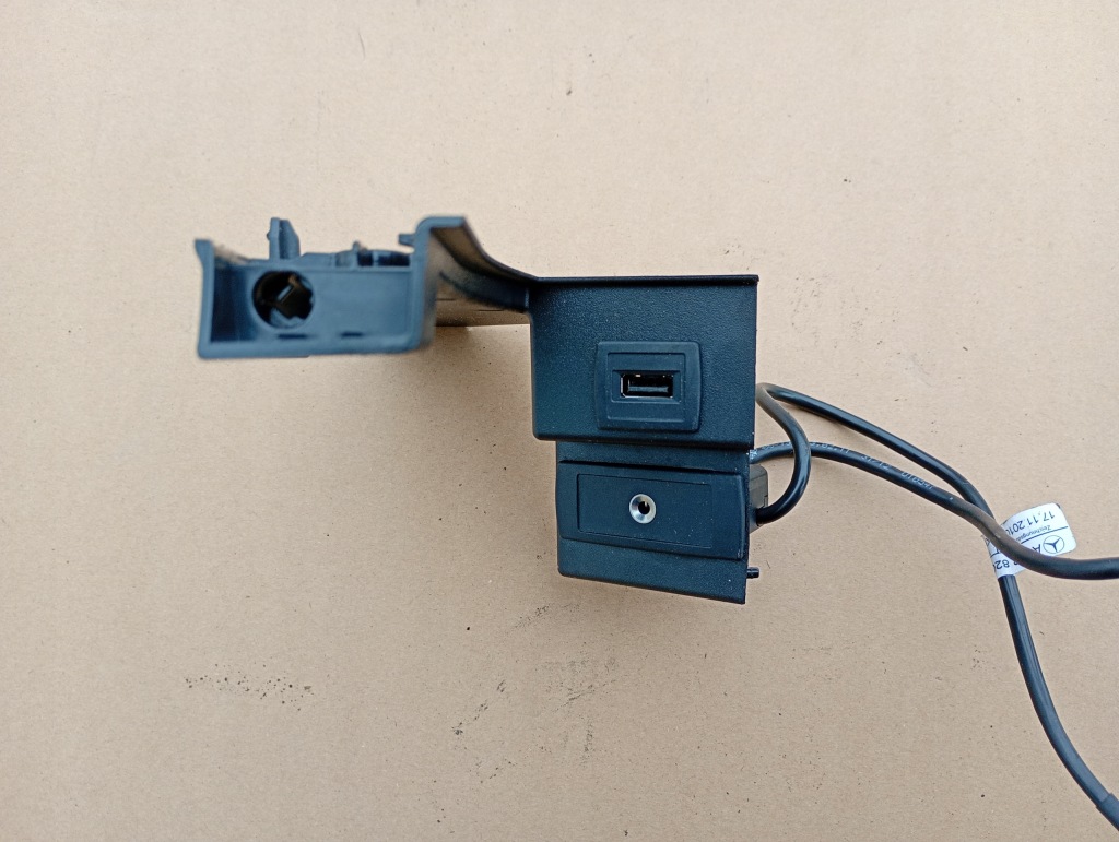 фото №1, Соединитель мультимедиа aux usb mercedes w204 lift