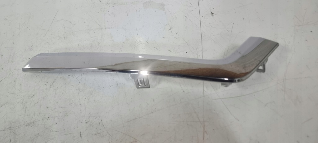 Купити Молдинг хром бампера перед решітка права toyota hilux 2020