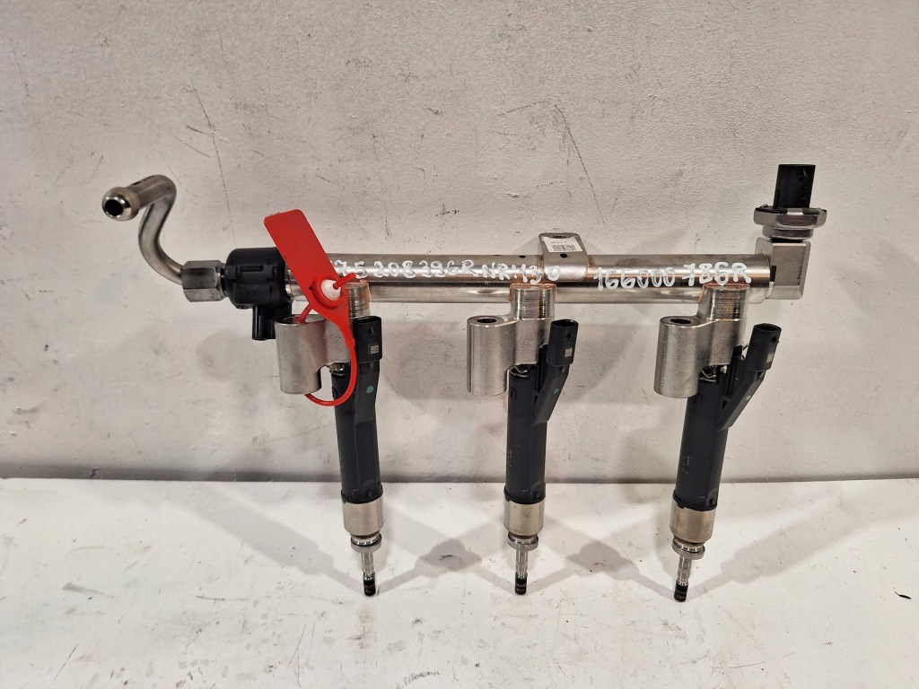 Купити Форсунки молдинг упорскування 175208396r renault austral 1.2 e-tech 22-