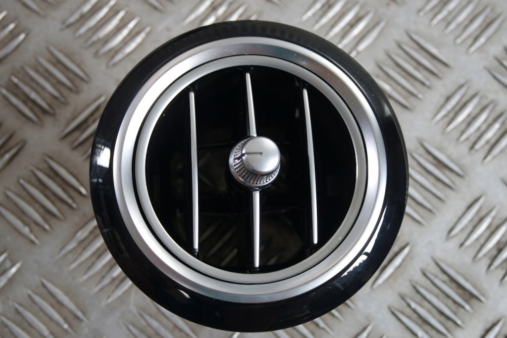 фото №1, Решётка обдув mercedes w213 a2138308000