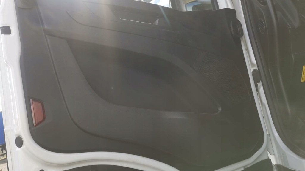 фото №1, Оббивка двері лівих iveco s-way 2020-