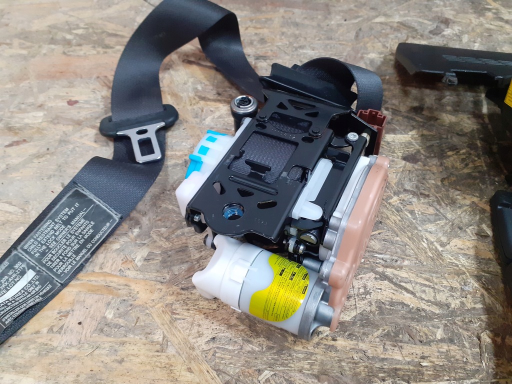 фото №8, Genesis g80 2015- консоль приборная панель подушки безопасности ремни