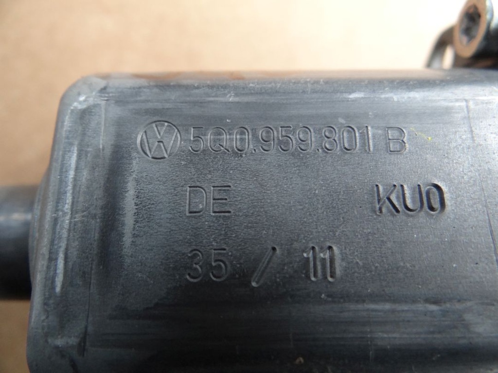 фото №12, Vw audi моторчик стекло 5q0959801b