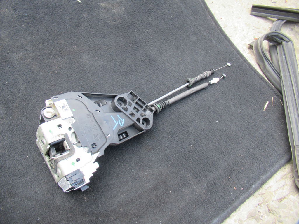 фото №1, Jeep wrangler jl sahara 4d 2018 r. замок двері правий задня p68282960aa