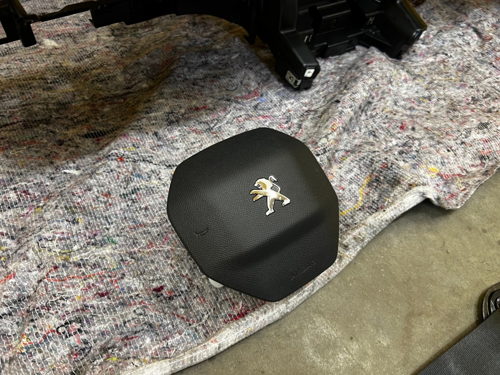 Купить Приборная панель ремни подушки безопасности комплект подушка безопасности панель  peugeot 2008 ii p24