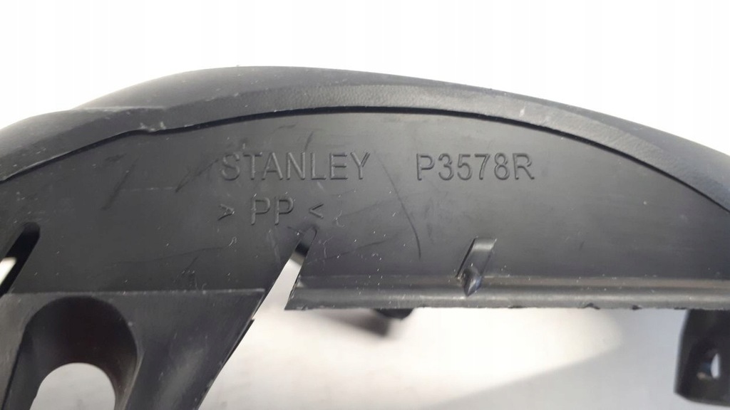 фото №7, Mazda 3 hb решітка бампера права перед