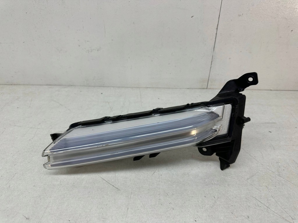 Купити Led drl правий w бампер перед porsche panamera 971 оригінал 1042004r