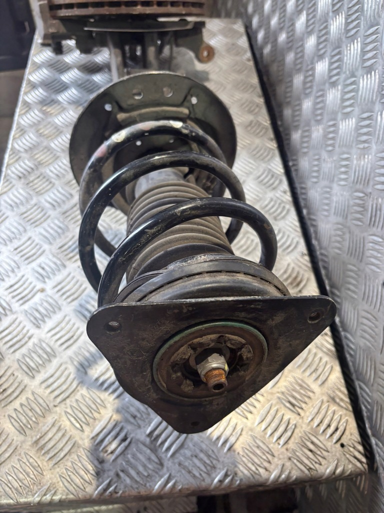 фото №4, Поворотний кулак амортизаторна стійка амортизатор правий перед renault megane iv 4 kombi