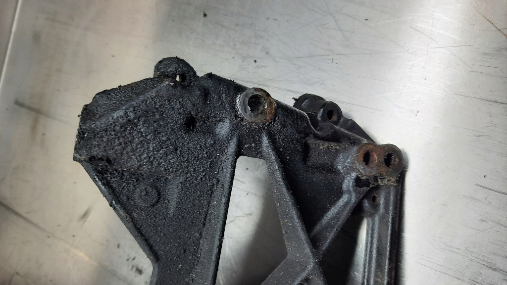 Кронштейн генератора 9632543007 peugeot 806 2.2b Доставка