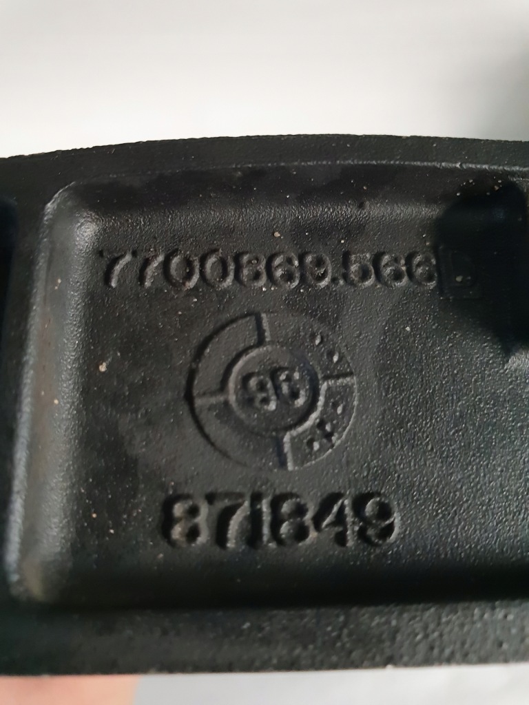 Кришка клапанів 7700869566 1.6 megane clio 1 Недорого