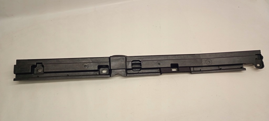 фото №1, Оригінальна молдинг напрямна напрямна багажника права volvo v60 ii