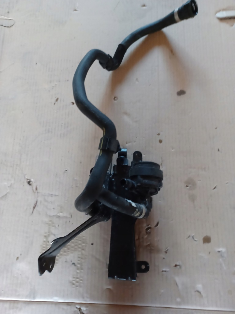 фото №1, Bmw g20 g21 помпа води шланг 9890553-01