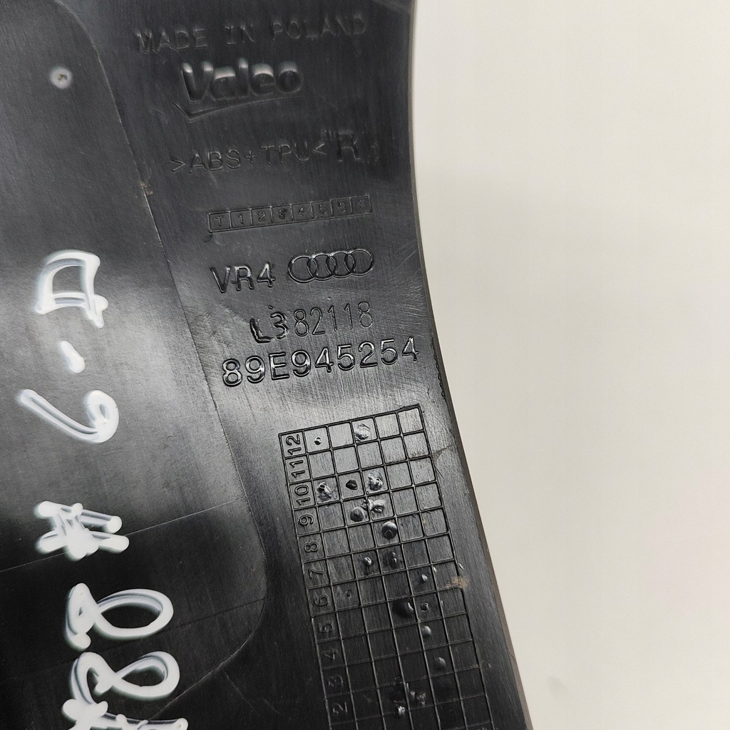 фото №6, Audi q4 sportback e-tron 2023 правая сторона молдинг pod фара задняя