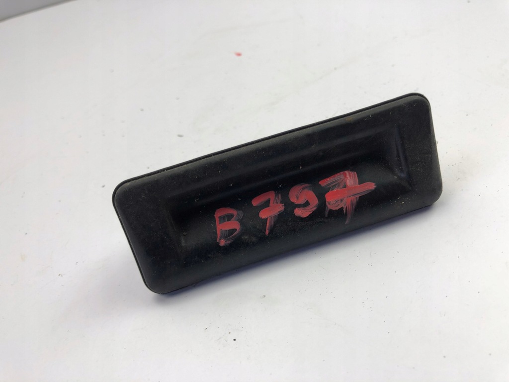 фото №4, Skoda yeti микровыключатель открывания крышки багажника