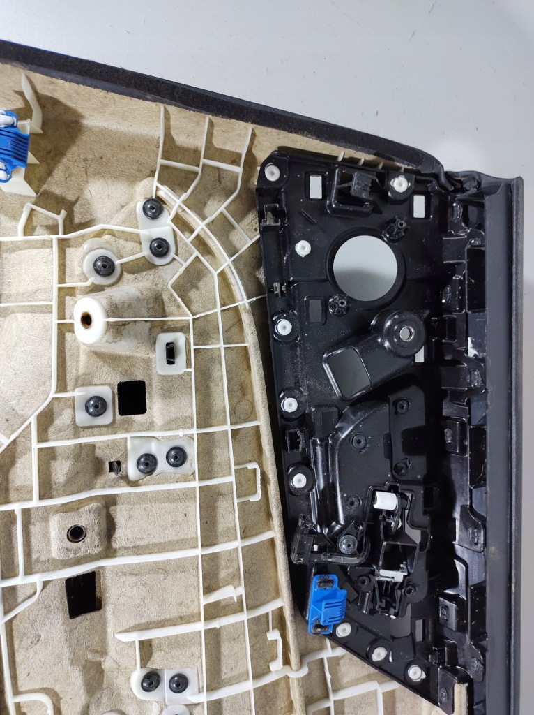 фото №15, Volvo v60 18r- обшивка дверь левый задняя