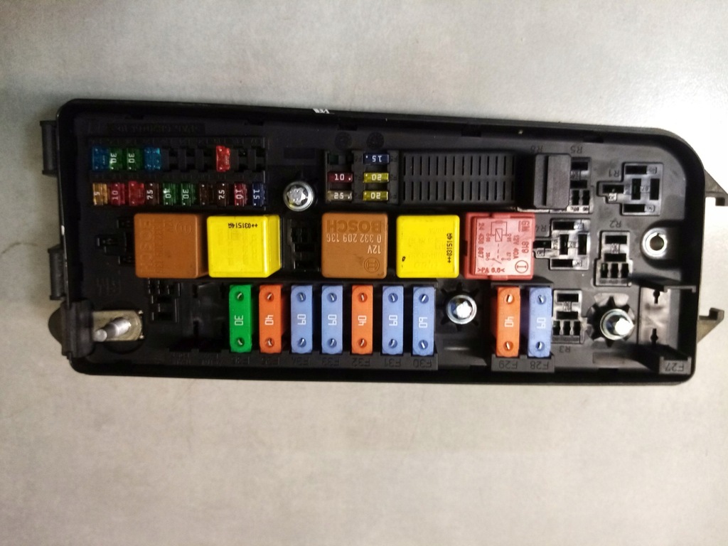 фото №1, Коробка запобіжників opel оригінальний номер 13112914