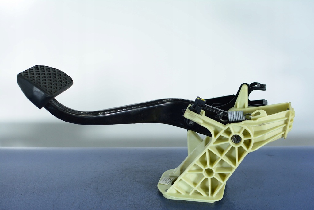 фото №1, Bmw 6 f13 педаль тормоза автоматическая коробка передач 6775368