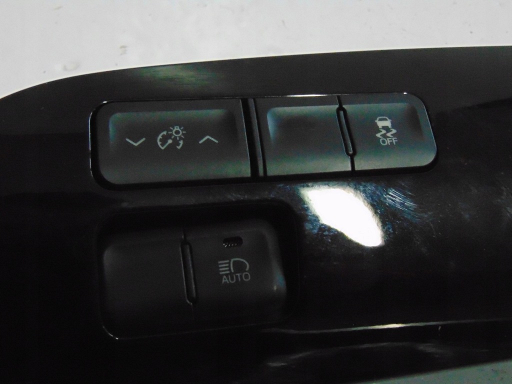 фото №2, Молдинг з панелі toyota prius iv 15-18