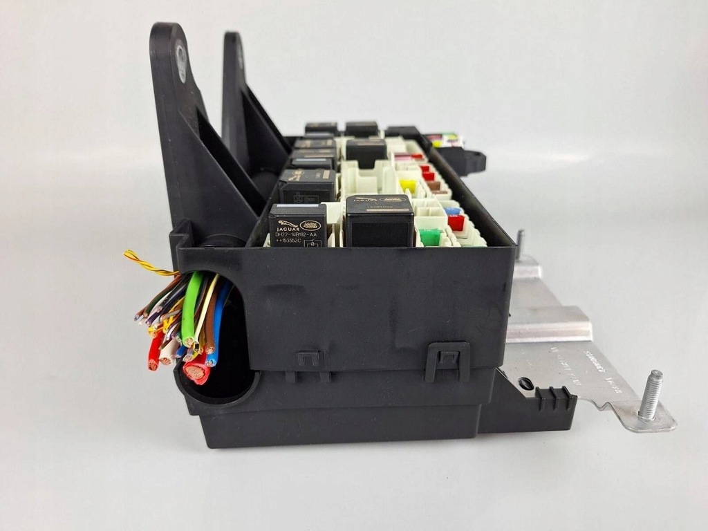 фото №7, Jaguar xe 2016 рамка / модуль предохранителей